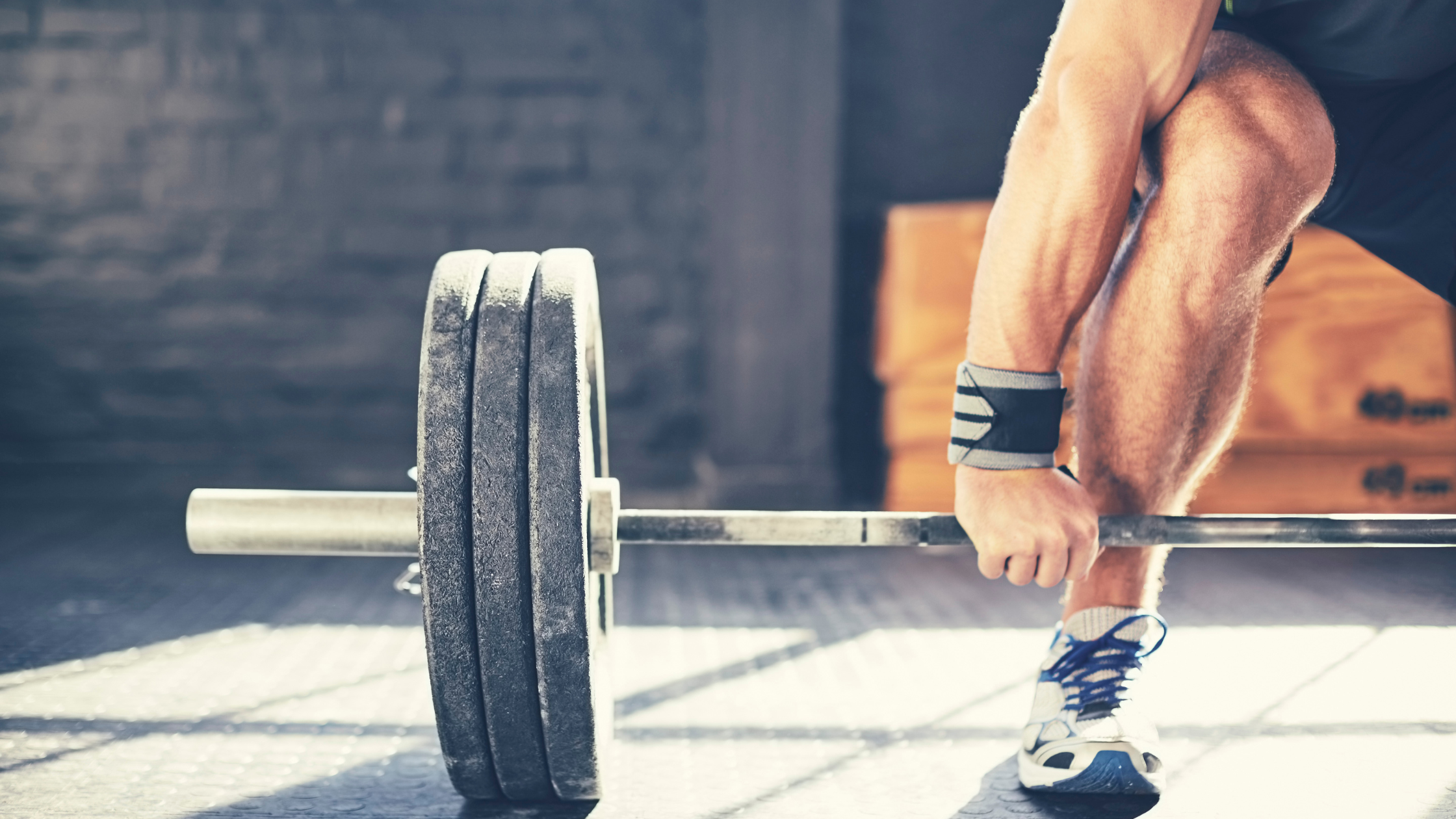 How to Perfectly Use Chalk for Deadlifting Grip